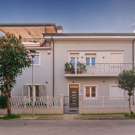 Casa vacanze da Antonio Viareggio Exterior foto
